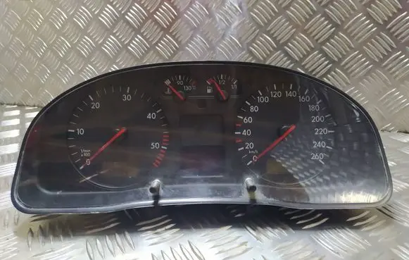 Volkswagen PASSAT B5 Speedometer (instrument cluster) 6033EC0335