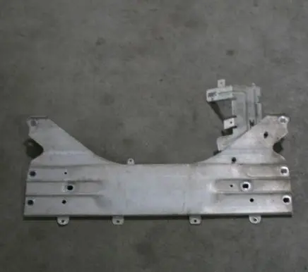 Center/middle under tray cover