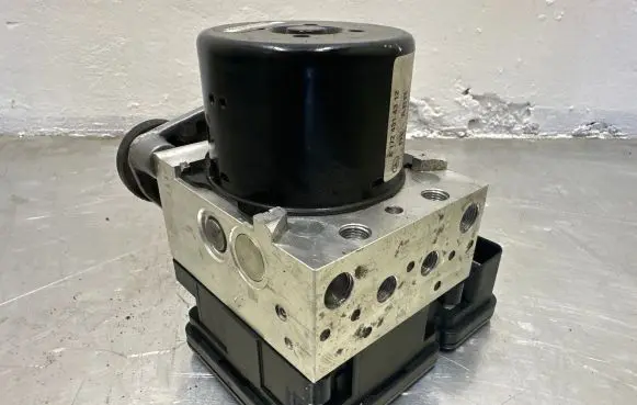 Mercedes-Benz C W204 ABS Pump A1729014100 10061937511 10092623683