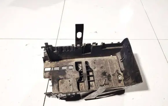 Chevrolet Orlando Battery box tray 