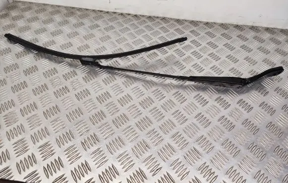 Volvo XC60 Front wiper blade arm 30753525