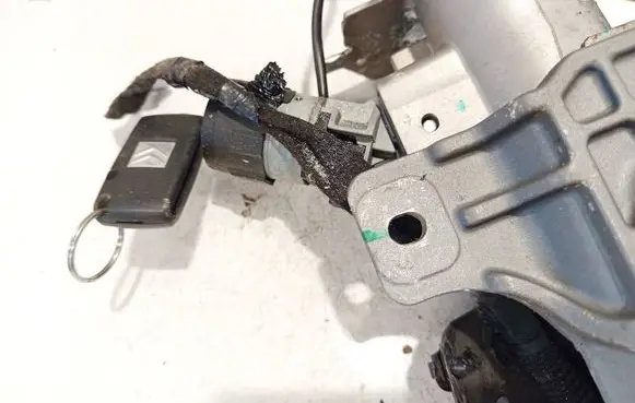 Citroen C4 I Picasso Ignition lock 9663123380