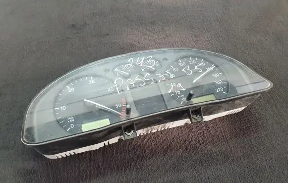 Volkswagen PASSAT B5 Speedometer (instrument cluster)