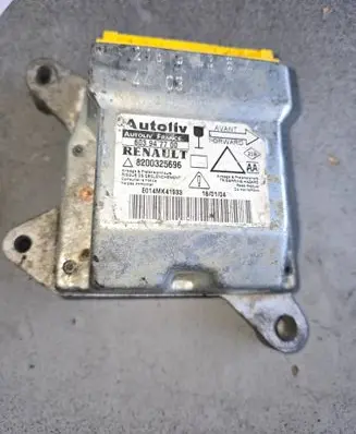 Renault Laguna II Airbag control unit/module 8200325696 603947700 E014MK41933