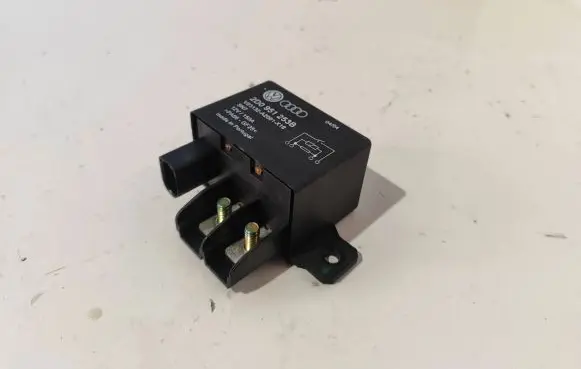 Volkswagen Touareg I Fuse module 2D0951253B V23132A2001X16