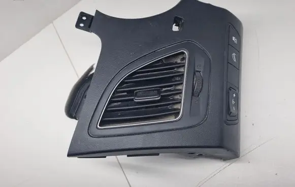 Hyundai ix35 Dashboard side air vent grill/cover trim 847212Y000