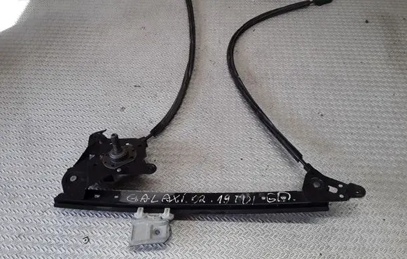 Rear door manual window regulator