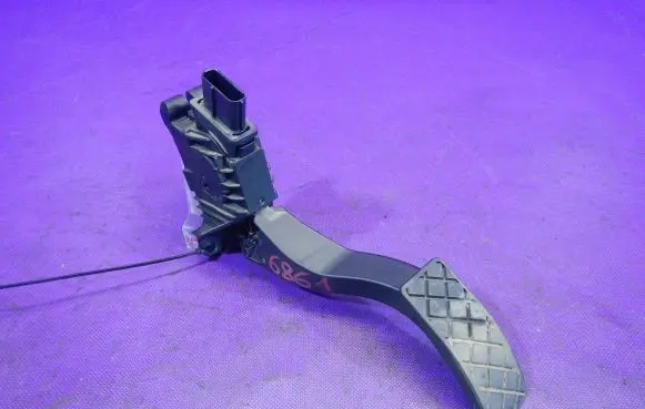 Skoda Octavia Mk3 (5E) Accelerator throttle pedal 5Q1723503H