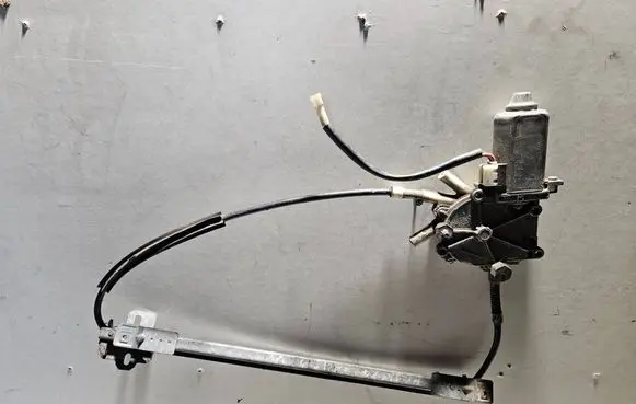 Volkswagen PASSAT B2 Rear door window regulator with motor 323839399B 680603473 7743000349