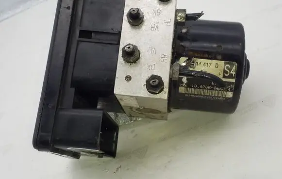 Volkswagen Golf IV ABS Pump 1C0907379K 10096003163