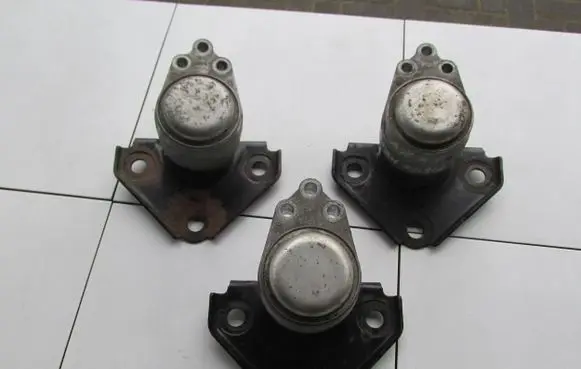 Ford Fiesta Engine mount bracket