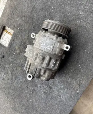 Volkswagen Touran I Air conditioning (A/C) compressor (pump) 1K0820803G