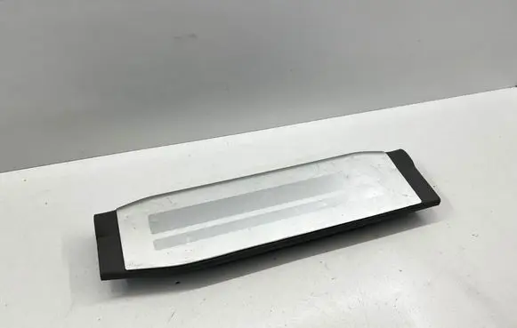 Toyota Hilux (AN10, AN20, AN30) Rear sill trim cover 679180K020