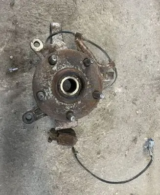 Toyota RAV 4 (XA20) Front wheel hub spindle knuckle
