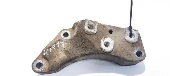 Volkswagen PASSAT B6 Engine mounting bracket 1k0199117