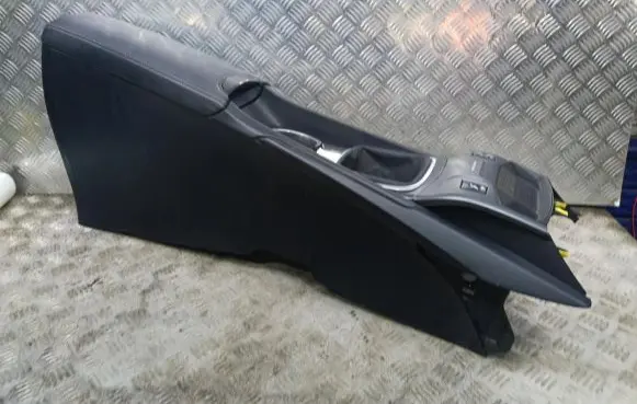 Toyota Avensis T270 Center console