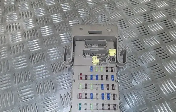 Subaru Legacy Fuse module 82201AJ000