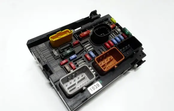 Citroen C4 Grand Picasso Fuse module 9664706280 10663439