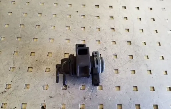 Nissan Qashqai Turbo solenoid valve 8200575400