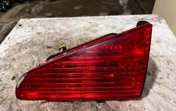 Peugeot 607 Tailgate rear/tail lights