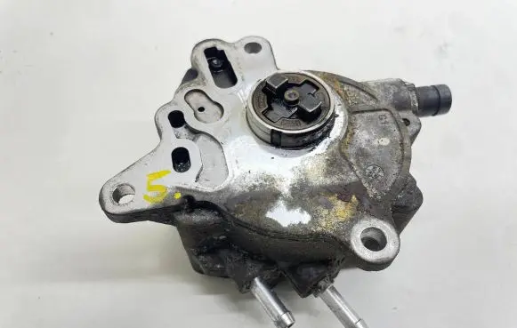 Volkswagen Touran I Vacuum pump 03G145209