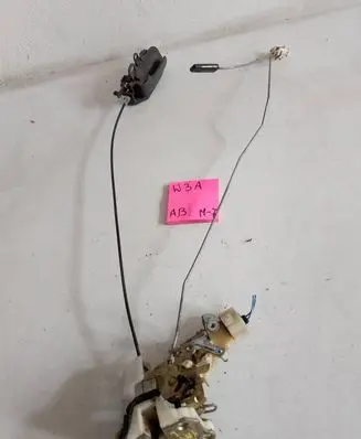Toyota Yaris Rear door lock 011214