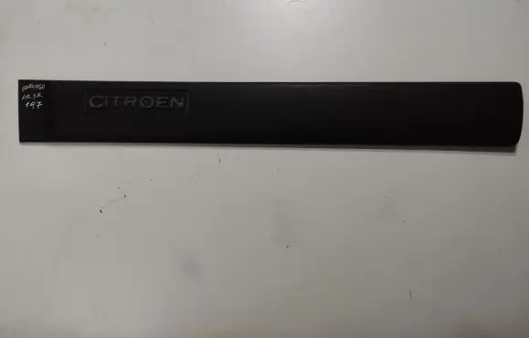 Citroen Berlingo Front door trim (molding) 9619030577