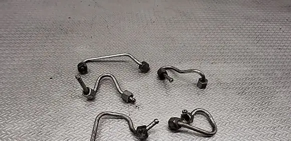 Fuel injector supply line/pipe