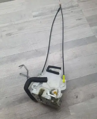 Subaru Forester SH Front door lock