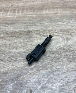 Audi A6 S6 C5 4B Clutch pedal sensor 811907343B