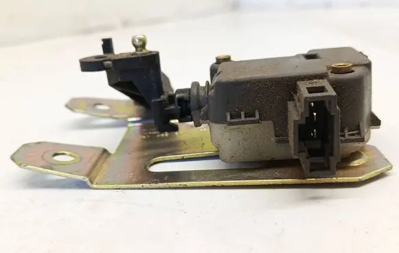 Volkswagen Touareg I Tailgate boot lock/latch motor 7L6827425
