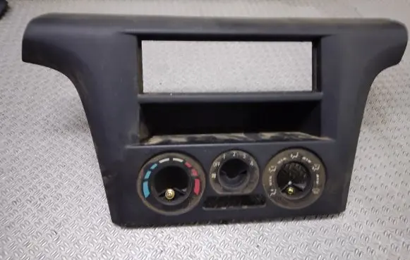 Mitsubishi Outlander Climate control/heater control trim MR979985