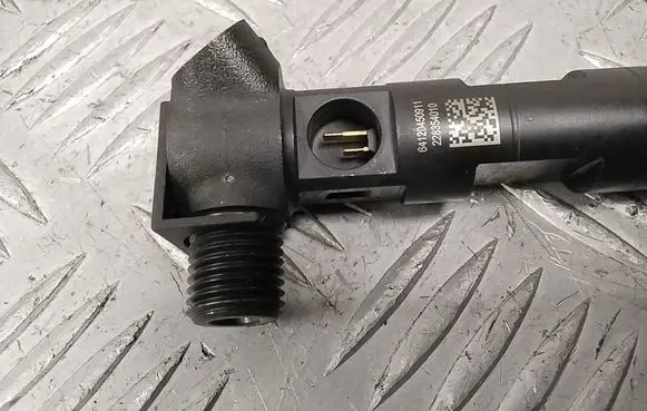 Mercedes-Benz E W212 Fuel injector A6510703287