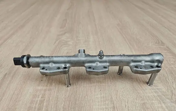BMW X5 G05 Fuel main line pipe 8665631 8631820