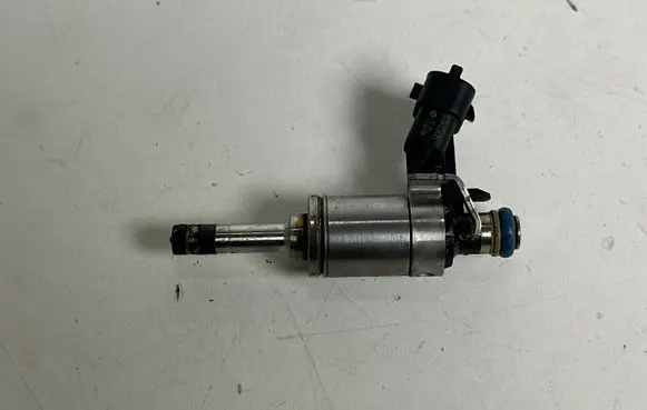 Ford Mustang VI Fuel injector 0261500