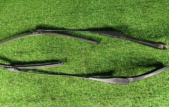 BMW 3 F30 F35 F31 Front wiper blade arm 