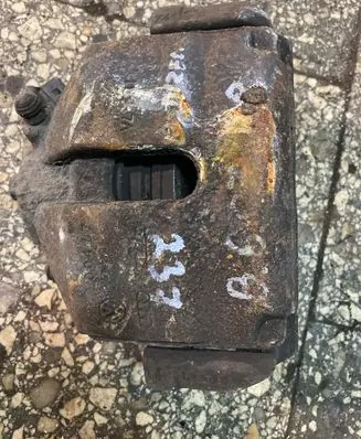 Volkswagen PASSAT B6 Front brake caliper