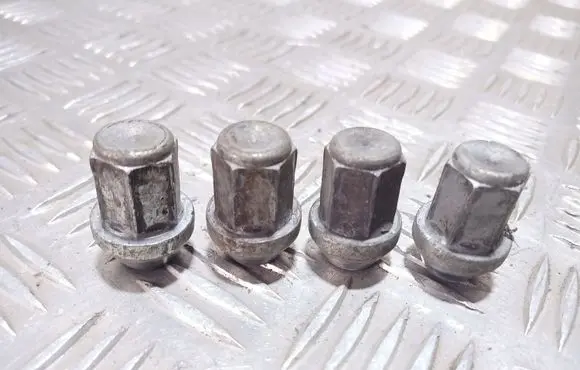 Jeep Patriot Nuts/bolts 