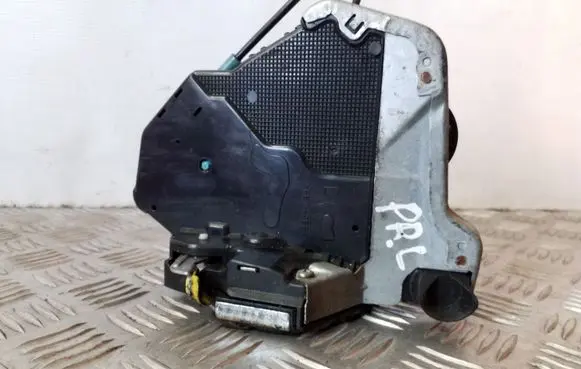 Suzuki Grand Vitara II Front door lock