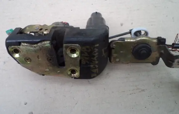 Chrysler Grand Voyager II Front door lock