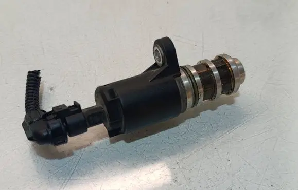 BMW X3 F25 Camshaft vanos timing valve 7622768