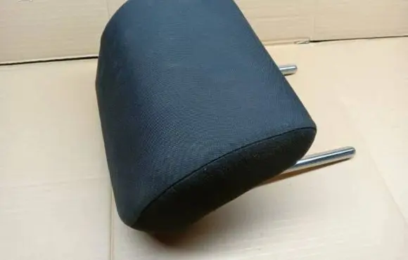 Volkswagen Golf VI Rear seat headrest 