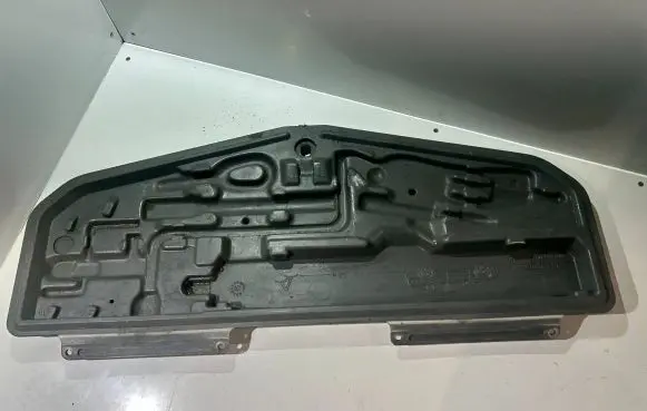 BMW 5 E39 Tool box 711111806810