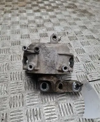 Skoda Octavia Mk2 (1Z) Engine mount bracket 1K0199262