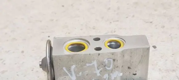 Air conditioning (A/C) expansion valve