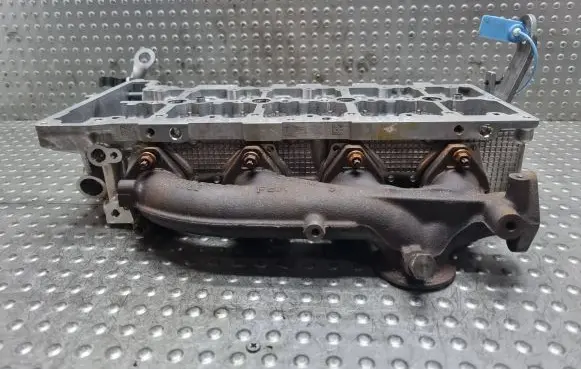 BMW 5 F10 F11 Engine head 8513709