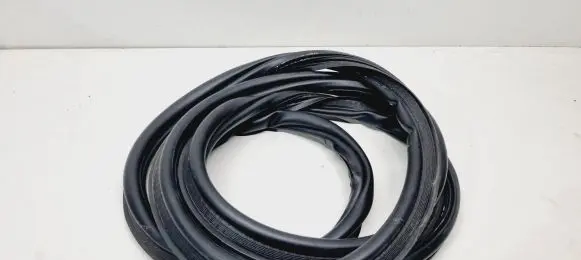 Peugeot 5008 II Trunk rubber seal (body) 9823898280