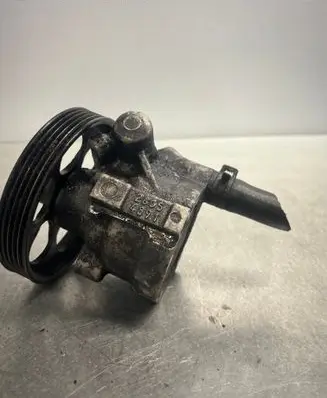 Volvo S40, V40 Power steering pump 28054891