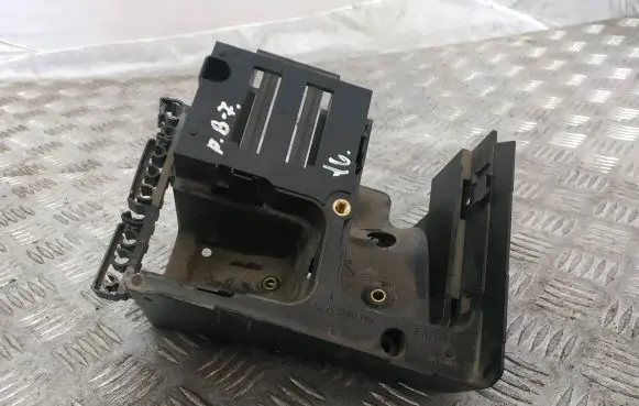 Volkswagen PASSAT B7 Fuse box cover 1K0907361B