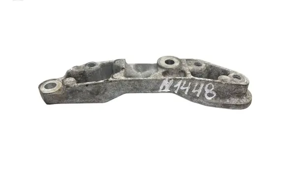 Land Rover Discovery 3 - LR3 A/C compressor mount bracket 4r8q19d624ab 4r8q190624ab 4R8Q